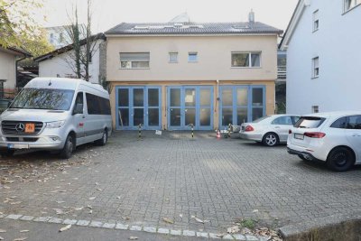 Mehrfamilienhaus mit fünf Wohnungen, großen Garagen & Werkstatt in Brombach