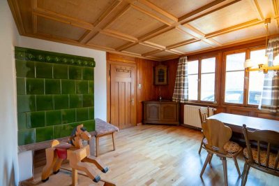 Wohnen und gestalten: Haus mit 2 Haushälften, Charme, Geschichte und viel Potenzial im Schwarzwald