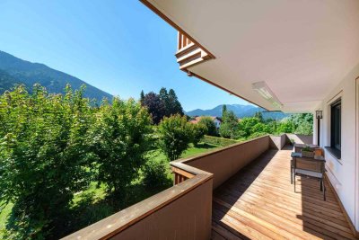 Ein Highlight! Großzügige 4-Zimmer-OG-Wohnung mit weitläufigem Panoramablick auf die Berge