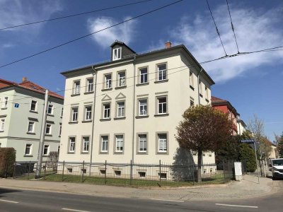 *Singles aufgepasst* DACHGESCHOSSWOHNUNG mit EBK*
