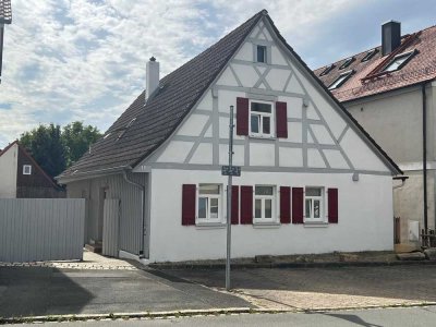 Denkmalgeschütztes Juwel – Stilvoll saniertes Bauernhaus mit historischem Charme in Eggolsheim