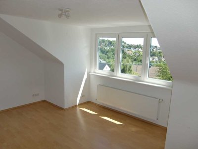 Gemütliche 2-Zimmer Wohnung im Dachgeschoss neu zu vermieten!