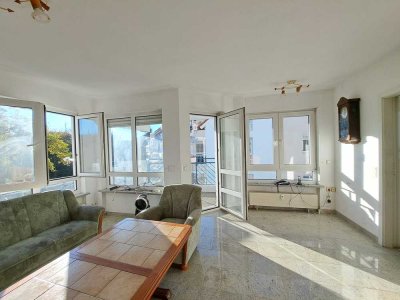Exklusive 3-Zimmer-Wohnung mit geh.  Innenausstattung mit Balkon und EBK in Friedberg (Hessen)