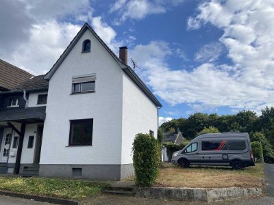 DHH / ZFH, gr. Garten, sonnige Lage bei Schloß Lerbach, 2 Whg., erweiterbar, sanierungsbedüftig