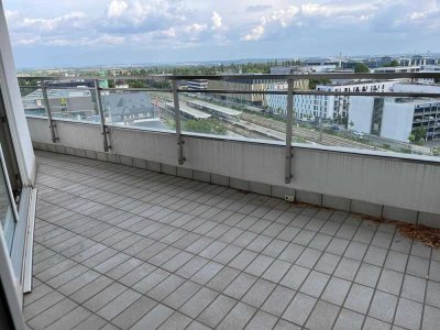 Perfekte Citylage mit Blick nach Frankfurt, S-Bahnnähe, große Südloggia, sofort frei!!!