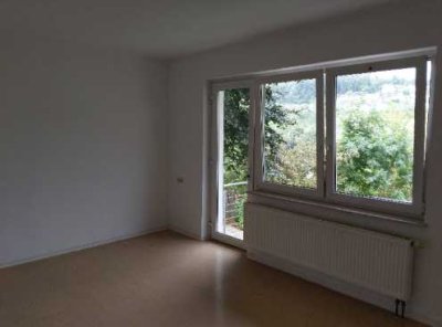 ab 01.10.25: helle, gut geschnittene 3ZKB Wohnung mit Terrasse