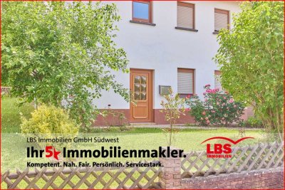 Freistehendes Einfamilienhaus in ruhiger Lage mit Garten und Garage