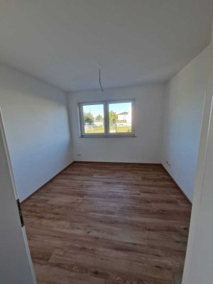 Stilvolle 3-Raum-Souterrain-Wohnung mit Terrasse und EBK in Baltringen