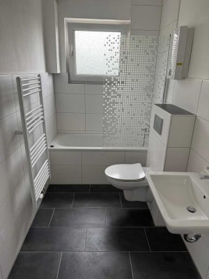 Exklusive 2-Zimmer-Wohnung mit Balkon und Einbauküche in Köln Grengel