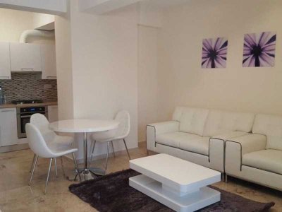 Luxuriöse 2-Zimmer-Wohnung mit Balkon in Rain