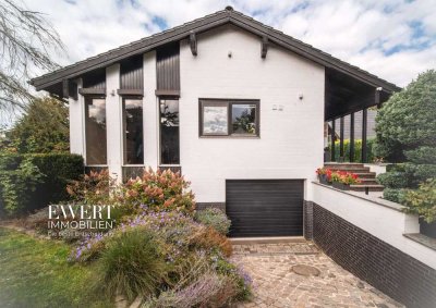 EXKLUSIVES ARCHITEKTENHAUS MIT KAMINHALLE!
