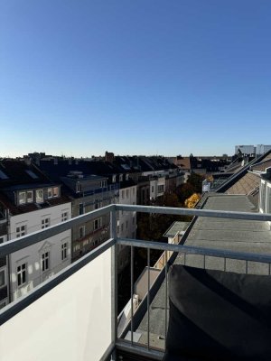 Schöne, lichtdurchflutete und ruhige Dachgeschosswohnung in Unterbilk!