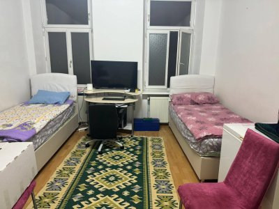 3-Zimmer Altbauwohnung mit Parkett Voll-Teilmöbliert