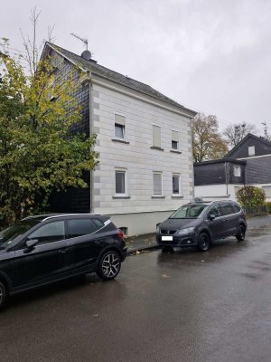 Wohnhaus mit 9 Zimmern–ideale Kapitalanlage für Monteur- und Studentenvermietung in Siegen Weidenau