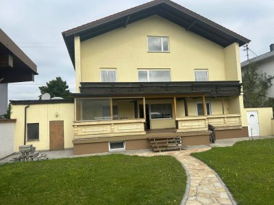 2 Familienhaus mit Pool und Outdoorküche/Poolhaus - Garage für 3 Autos -SOFORT VERFÜGBAR-DACHBODEN AUSBAUBAR