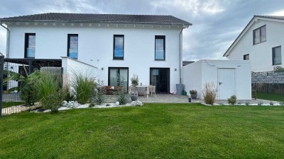 Ihr neues Zuhause – stilvolle Doppelhaushälfte mit Platz für die ganze Familie