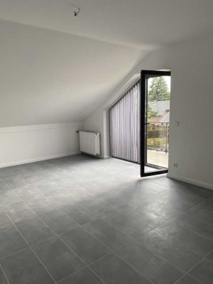 3 Zimmer im DG, frisch renoviert mit Süd Balkon und super ruhig