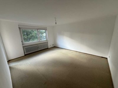 sanierungsbedürftige 2 Zimmer Wohnung mit Garage zu verkaufen