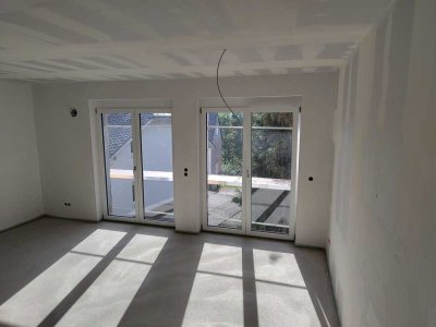 Erstbezug mit Balkon: Freundliche 2-Raum-Wohnung mit geh. Innenausstattung