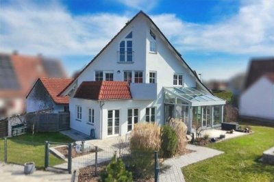 Großzügiges Einfamilienhaus mit Swimmingpool, Sauna und traumhaftem Garten