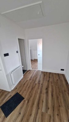 Charmante, sanierte  2-Zimmer Dachgeschosswohnung in Bergen-Enkheim