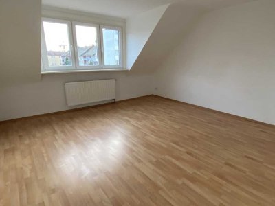 Perfekt modernisierte, teilmöblierte 3-Zi.-Whg in energetisch modernisiertem Haus, Garage auf Wunsch