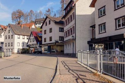 Freistehendes Wohn- und Geschäftshaus