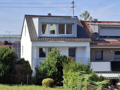 Einfamilienhaus (REH) mit  Einbauküche, Garage u. Garten  - komplett SANIERT -