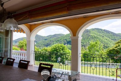 "Exklusiver Besitz mit unverbaubarer Aussicht!"