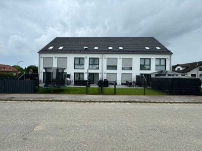 Neuwertiges Haus mit fünf Zimmern und EBK in Buxheim