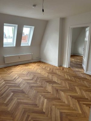 Frisch renovierte, helle Dachgeschosswohnung mit neuer Küche – 71,03 m² in Neumünster
