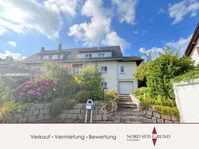 Modernisierte DHH mit herrlichem Garten, Balkon und Doppelgarage in top gepflegtem Zustand!