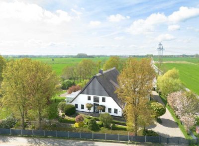 Reetgedecktes Landgut mit zwei Wohneinheiten und XXL Garage