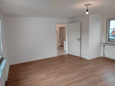 Ruhig aber zentral - modernisierte 2-Zimmer-Wohnung in St.-Tönnis-Straße, Köln Worringen