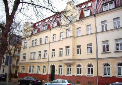 Über den Dächern von Zwickau! Helle 4RW-DG-Whg., Kü + Bad mit Fenster, Gäste-WC, Loggia, vermietet