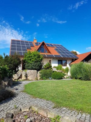 Stilvolles Einfamilienhaus in Ortsrandlage mit Garten, Terrassen und Wellnessbereich