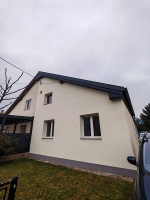 Saniertes 5-Zimmer-Doppelhaushälfte in zentraler Lage in Stockerau