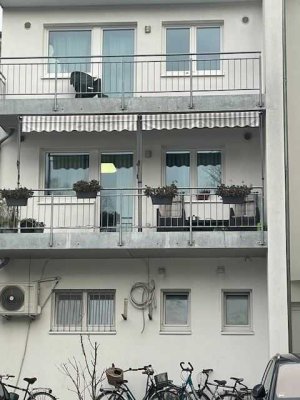 Wohnen in kleiner Gemeinschaft! Großzügige 4-Zimmer Wohnung zur Vermietung! WG geeignet!