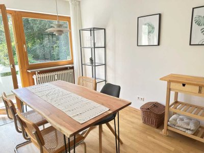 Helle möblierte 2-Zimmer-Wohnung mit offener Küche, Balkon, Gartenblick – befristet auf 1 Jahr