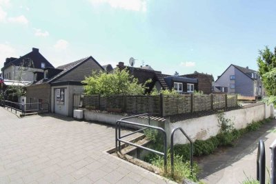 Traumlage direkt am Rhein: Sanierungsbedürftiges Einfamilienhaus mit Garten