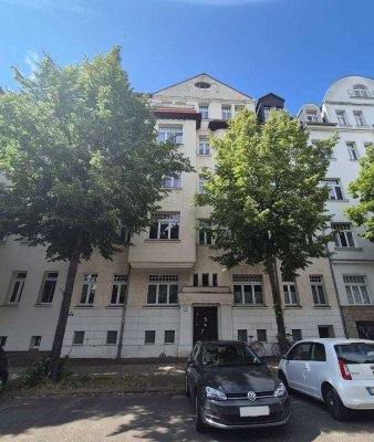 3 Zimmer Wohnung mit Balkon im denkmalgeschütztem Altbau