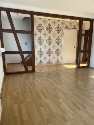 Gepflegte Wohnung mit 5,5 Zimmern sowie Balkon und Einbauküche in Ludwigsburg