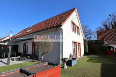 Lichtdurchflutete Doppelhaushälfte mit Carport in Kaltenkirchen – ideal für Familien oder Paare!