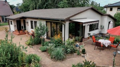 OHNE PROVISION | Bungalow mit Teich und Pool auf Doppelgrundstück in Bergfelde zum Superpreis!