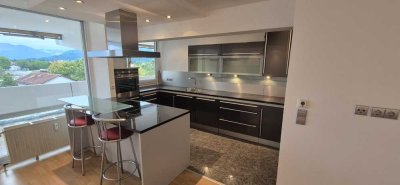 Lichtdurchflutete 3-Raum-Wohnung mit 43 m² Loggia