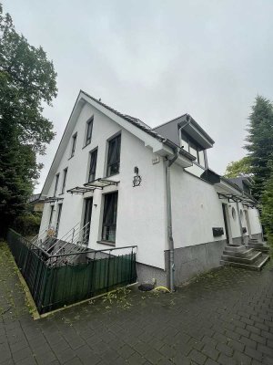 Neuwertige Maisonette im KfW55-Standard auf zwei Ebenen, mit Spa-Bad, Terrasse und sofort bezugsfrei