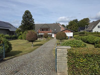 Einfamilienhaus mit gr. Garten, 4,5 Zi, Kachelofen, großzügig geschnittene Zimmer