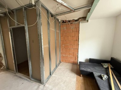 Seltene Gelegenheit =&gt; Kleine Wohnung zu sanieren, Nähe Bahnhof, ideales Investment