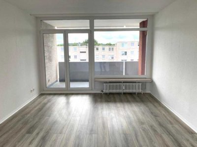 * FAMILIEN WILLKOMMEN * RENOVIERT * großer Balkon * 2. Etage OHNE Aufzug * Waldlage KL WEST