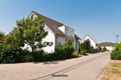Wohnhaus mit ehem. Scheune und Garage - provisionsfrei